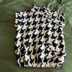 Hunter Dixon short sleeve houndstooth sweater